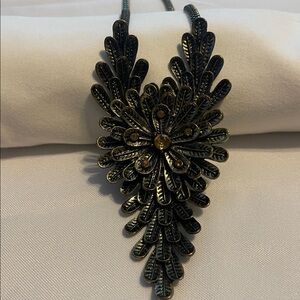 Elegant Gold Pendant Necklace